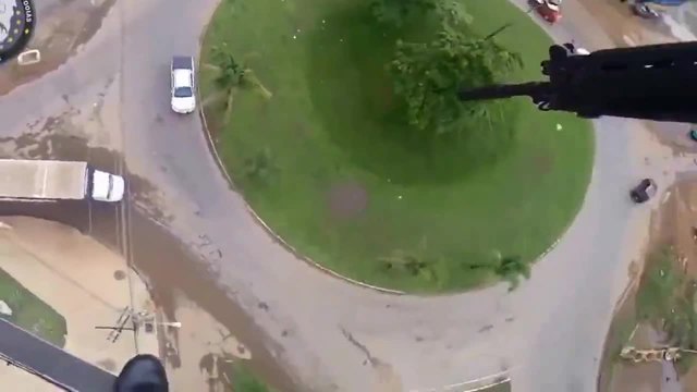 Полицаи с хеликоптер преследват беглец в Бразилия
