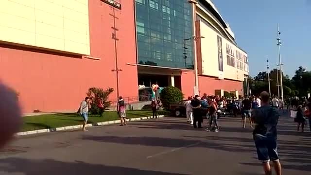 Евакуираха посетителите на Мол Варна заради сигнал за взривно устройство