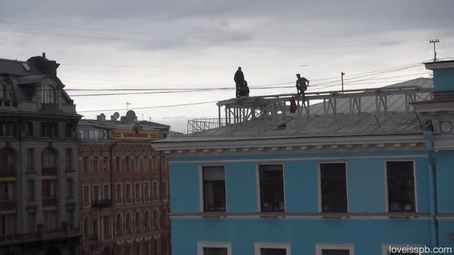 Екстремно преминаване по токова жица в Русия - Санкт Петербург | видео