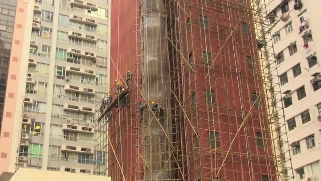 Грандиозно! Вижте как майстори в Хонг Конг строят скелета от бамбук