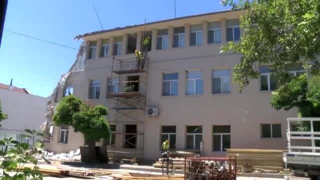 Укрепват срутената част на гимназията в Казанлък