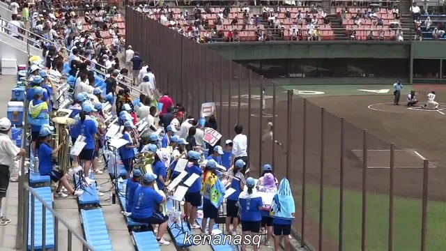 Японски бейзболист прави шоу по време на мач (ВИДЕО)
