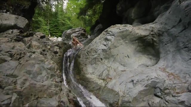 Щуро забавление! Спускане по 35 метров водопад (ВИДЕО)