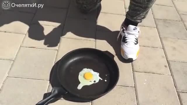 Вижте го как си изпържи яйце при температура 46% градуса
