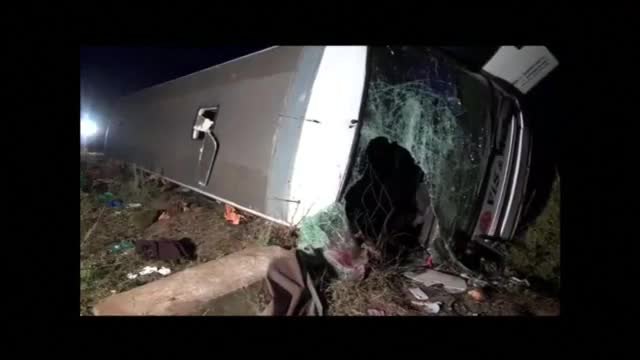 Двама души загинаха при инцидент с автобус, управляван от българин (видео)