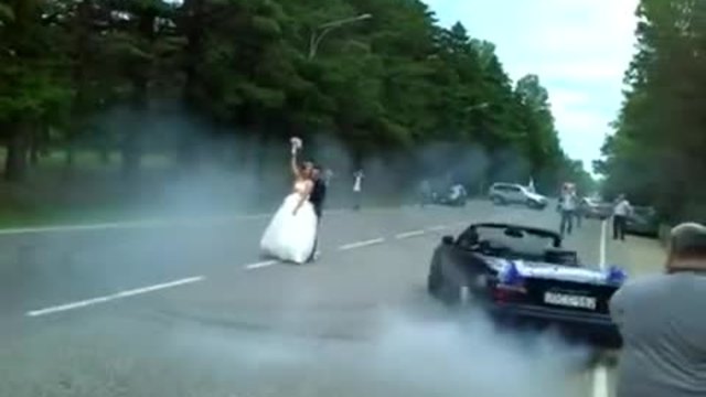 Вижте невероятно! Ето това е сватба в Руски стил (ВИДЕО)