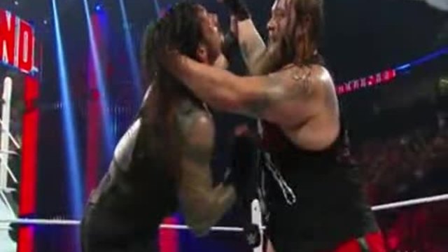 Roman Reigns vs Bray Wyatt ( The Wyatt Family почват да се събират ) - Wwe Battleground 2015