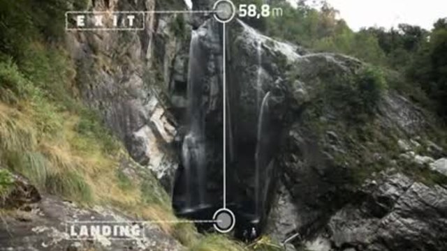 Мъж прави опасен скок от 58,8 метров водопад !