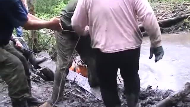Руснаци опитват 70 годишна консерва от глад
