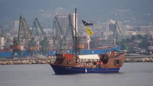 Туристическите корабчета по морето отчитат спад на туристи