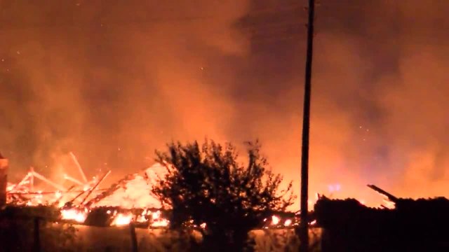 Дърводелски цех и ферма за животни изгоряха в Шейново