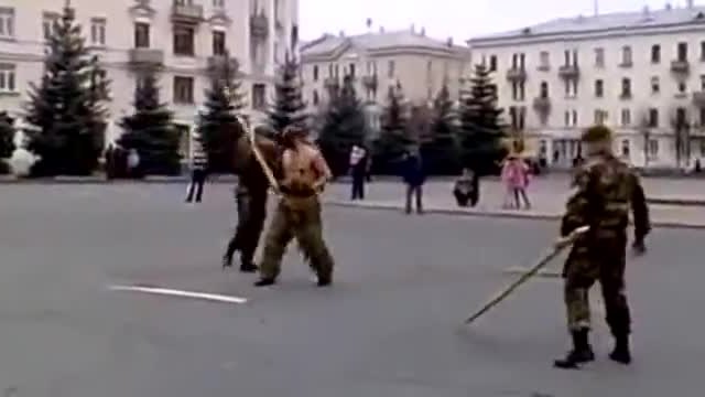 Традицията повелява! Вижте как приемат новобранци в руските специални части!