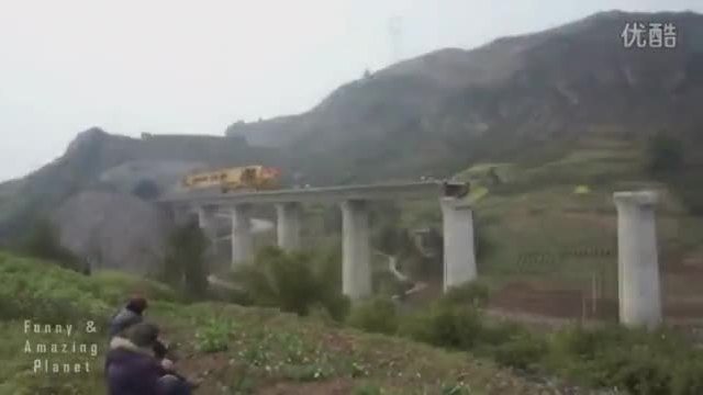 Строителство на мост с мега машина в Китай