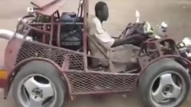 Вижте този африканец каква кола си направи от скрап (ВИДЕО)
