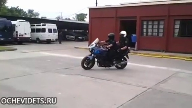 Полицейска тренировка с мотор завърши неочаквано зле !  
