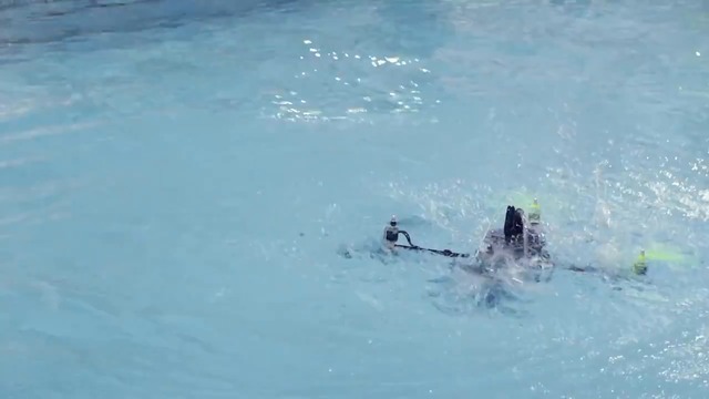 Дрон - амфибия зарадва феновете (ВИДЕО) Underwater Drone Flies AND Swims