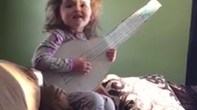 3-годишно дете пее песен на Адел - във Facebook