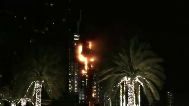 Фоерверки предизвикаха пожар в Дубай