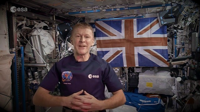 Астронавт честити нова година на Земята от Космоса!