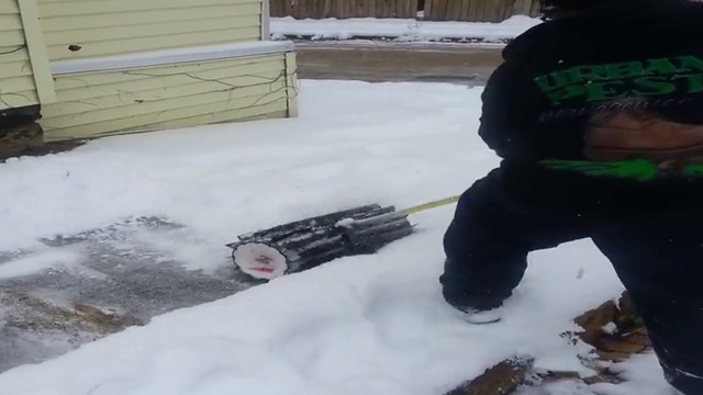Ето как се чистят тротоарите през зимата в Канада
