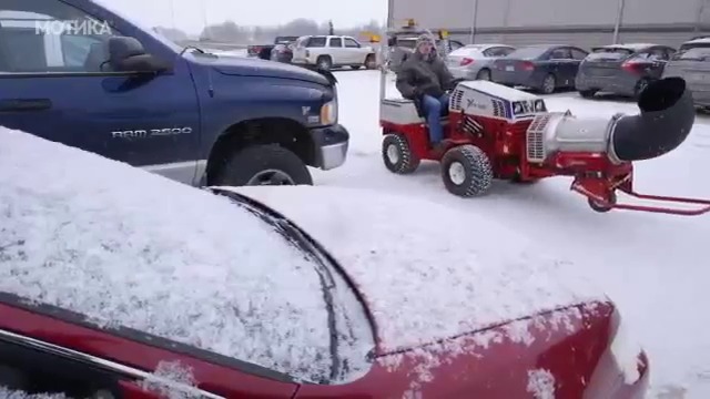 Най-бързото почистване на автомобили от снега (ВИДЕО)
