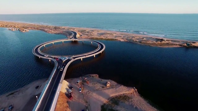 Вижте кръгов мост на лагуна, направен за да убие скоростта (видео)