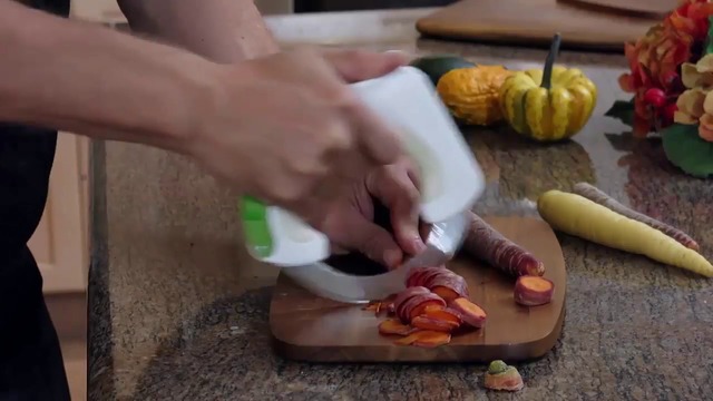 Вижте универсален кухненски нож, с който рязането е като детска игра (ВИДЕО)
