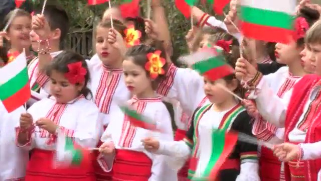 За 3 март деца изпяха Хубава си моя горо - Честит национален празник България!
