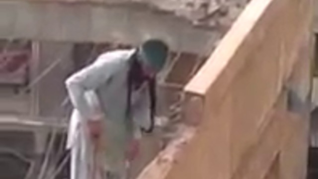 Вижте как се събаря сграда по арабски (ВИДЕО)