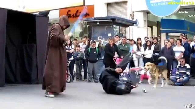 Куче спаси спектакъл на улица по темата на Междузвездни войни