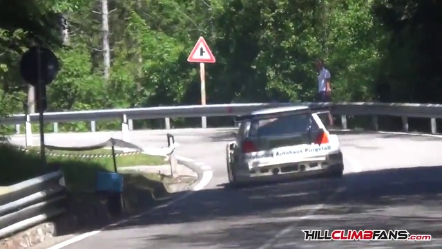 Един напълно "нормален" Volkwagen Golf 2 Rally (ВИДЕО)