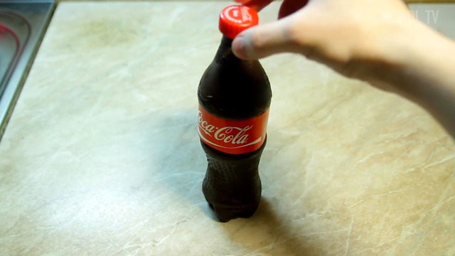 ШОКОЛАДОВА  Coca Cola със сюрприз !