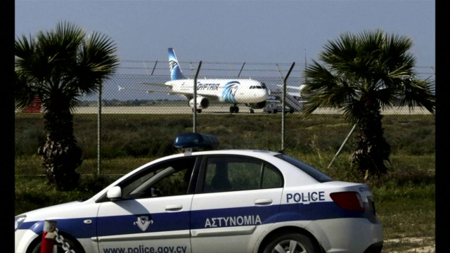 Бе отвлечен пътнически самолет на египетските авиолинии и приземен в Кипър