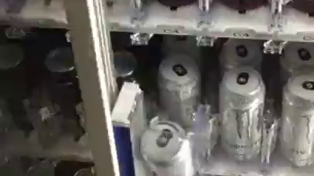 Вендинг машина прецака жаден клиент  