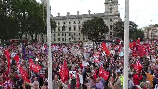 Хиляди протестираха на площада пред Британският Парламент
