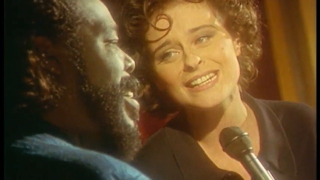 Lisa Stansfield & Barry White - All Around the World _ Official Video