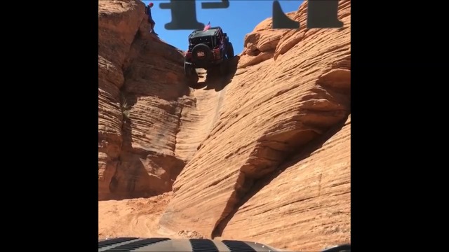 SUV се катери по скала