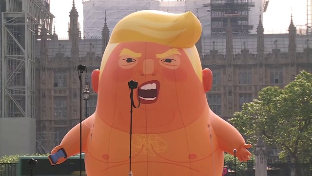 Ето как посрещнаха Тръмп в Лондон! Тръмп - балон излетя над Лондон UK 'Trump Baby' balloon