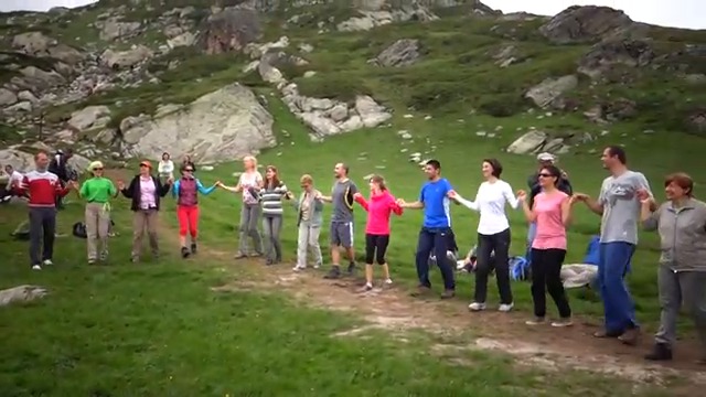 За най-дългото хоро край Седемте рилски езера - Танцьори изписаха с телата си"България" за рекорд на Гинес 2018 г.