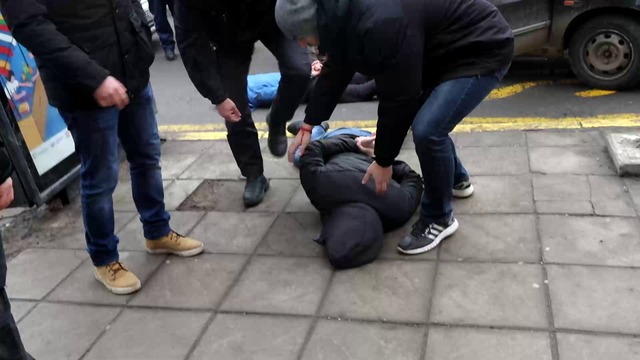 Вижте Истински Екшън - Заловиха крадци след стрелба и гонка в центъра на София