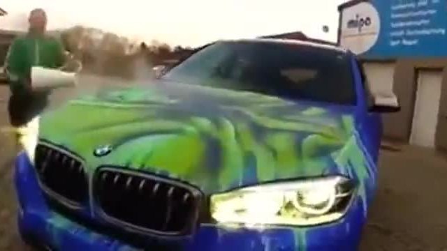 BMW X6 се превръща в Хълк