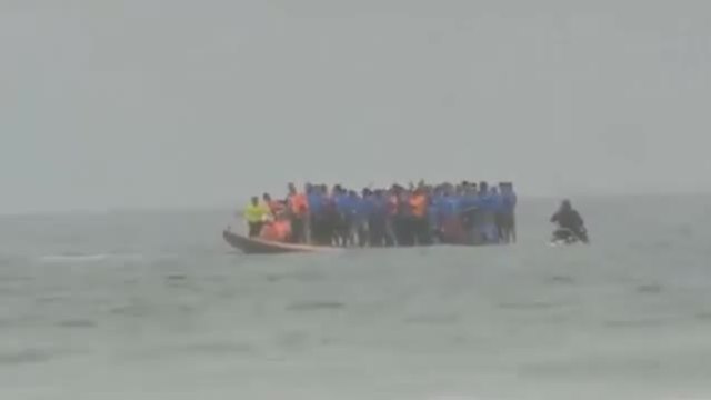 Рекорд на Гинес за най-много хора на дъска за сърф.