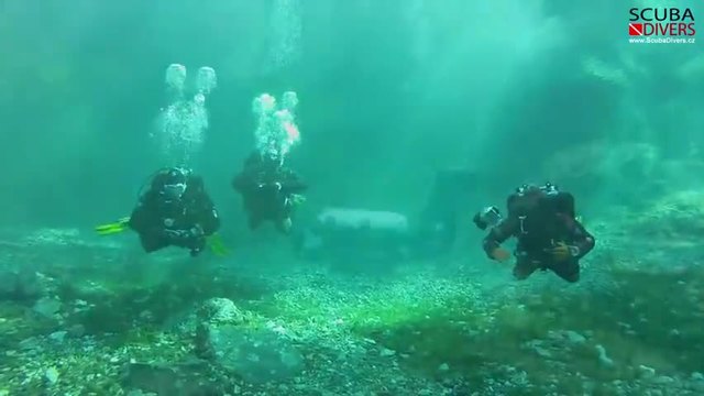 Вижте неземна подводна красота - Пленителното зелено езеро в Австрия