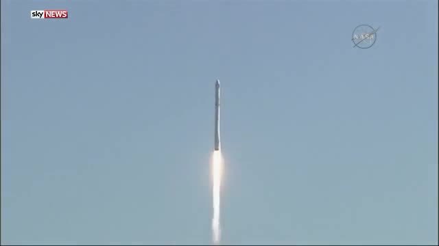 Безпилотна ракета избухна минути след излитането от Кейп Канаверал, Флорида