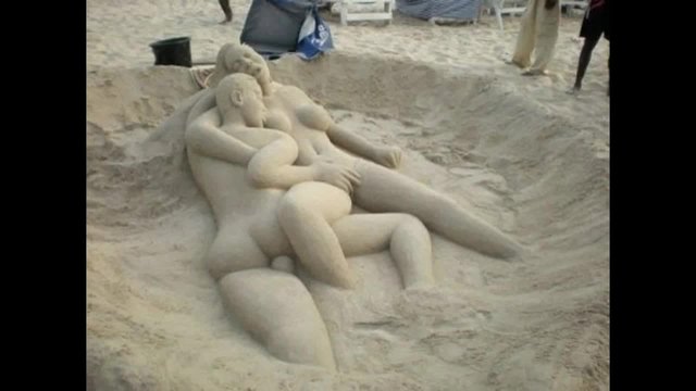 Еротични пясъчни скулптури 2015