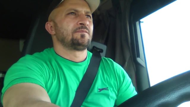 Шофьор изпълнява песента - Tuzno leto (HD)