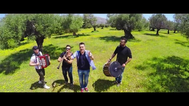 Vasilis Bati - Exo Xara Kai Pao _ To Mantili _ (Official Video Clip)