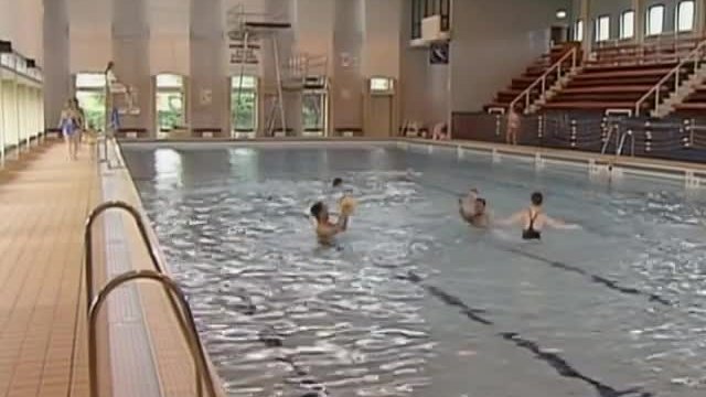 ---Mr Bean at the Swimming Pool