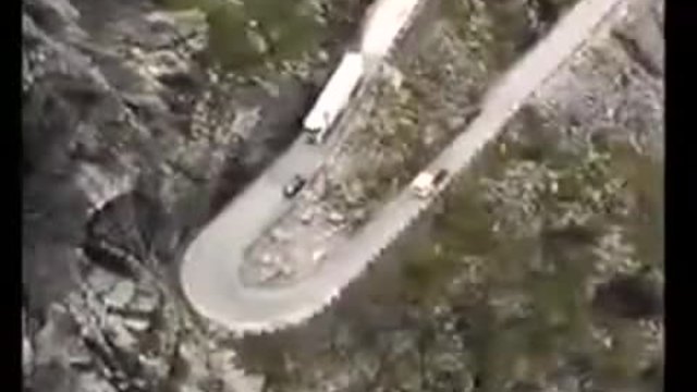 Невероятно шофиране и толерантност на труден път. - Top Shared Videos