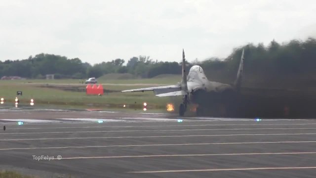 Руски истребител Миг-29 излетя вертикално ,представи истински спектакъл!
